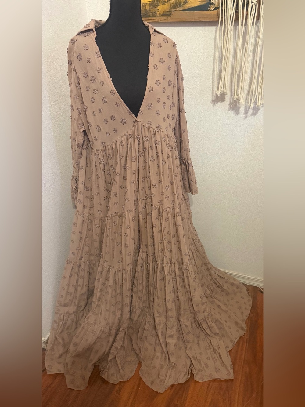 Dodo Bar Or Floral Appliqué Tan trumpet sleeve Maxi Dress - Size L